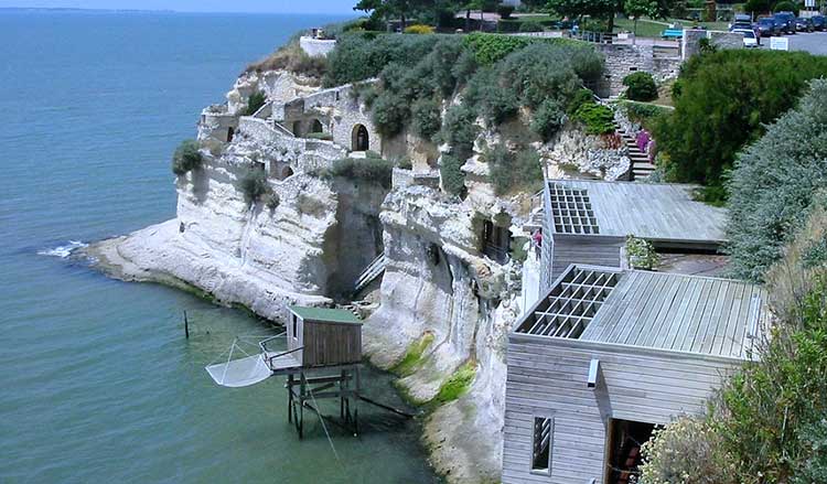 camping proche plus beau village de france charente maritime